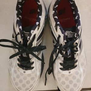 New Balance Disney size 8 womens